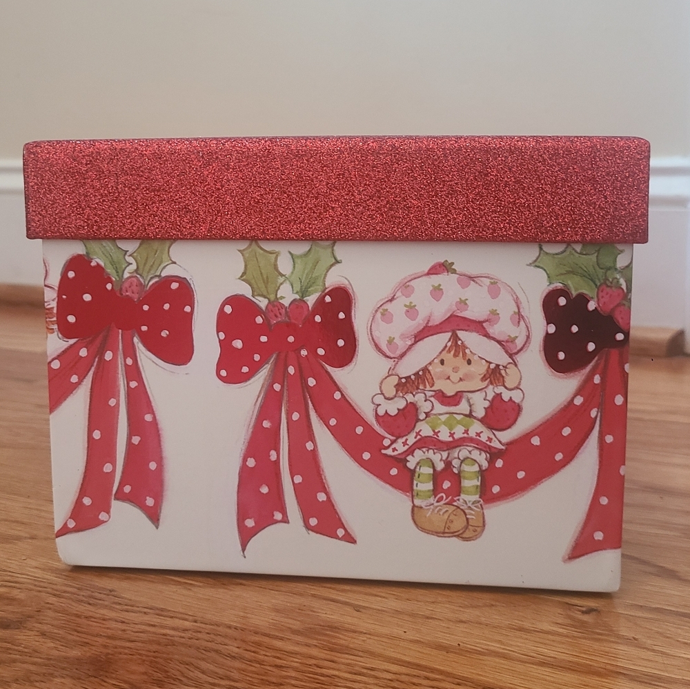 Strawberry Shortcake Box 🍓 - Picture 4 of 7